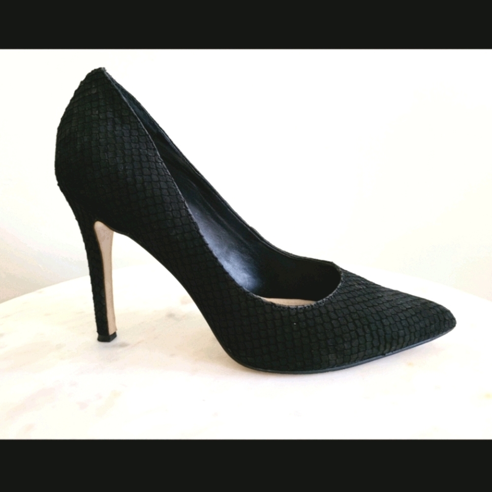 Vince Camuto Textured Leather Stiletto